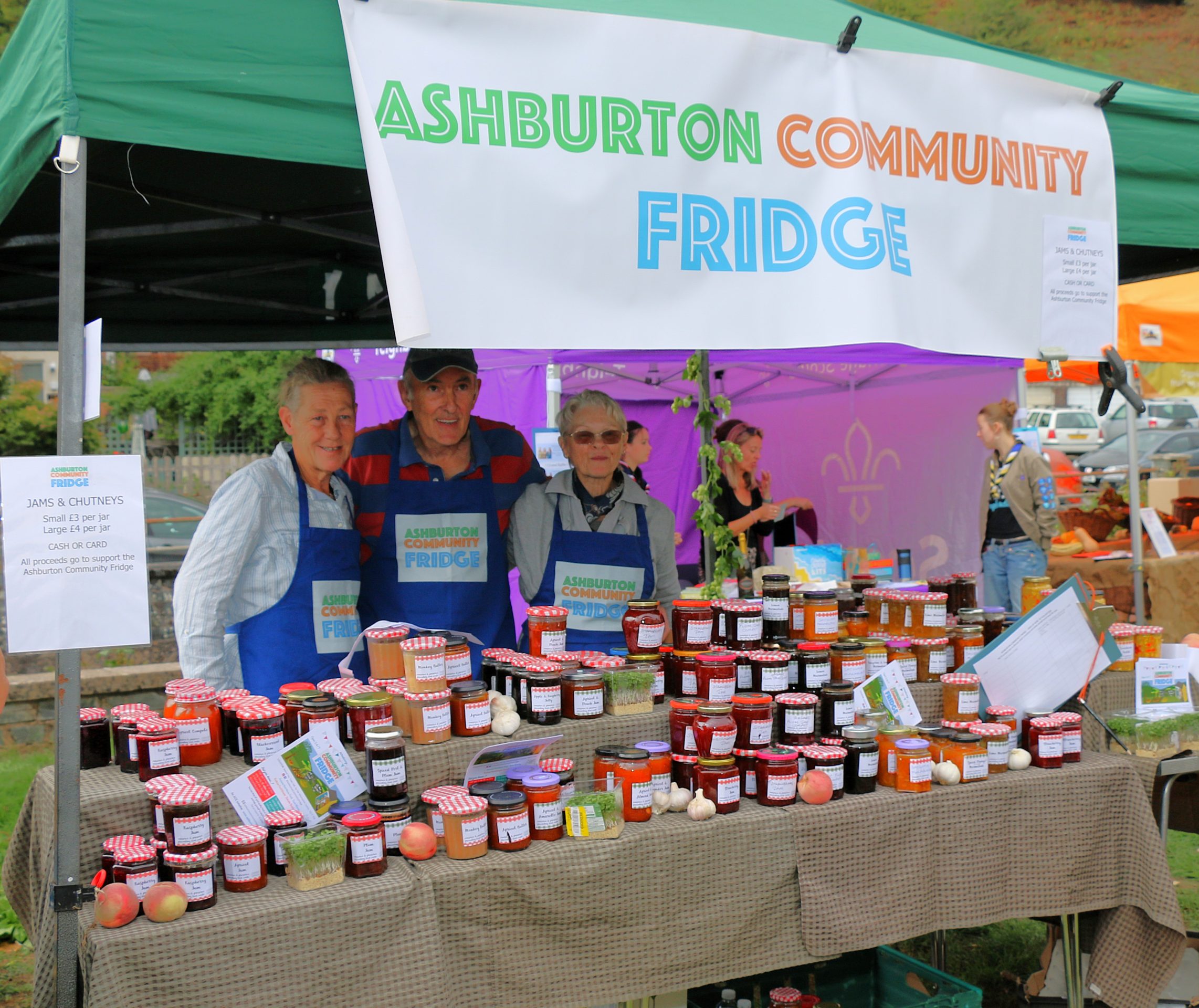 Community fridge stall